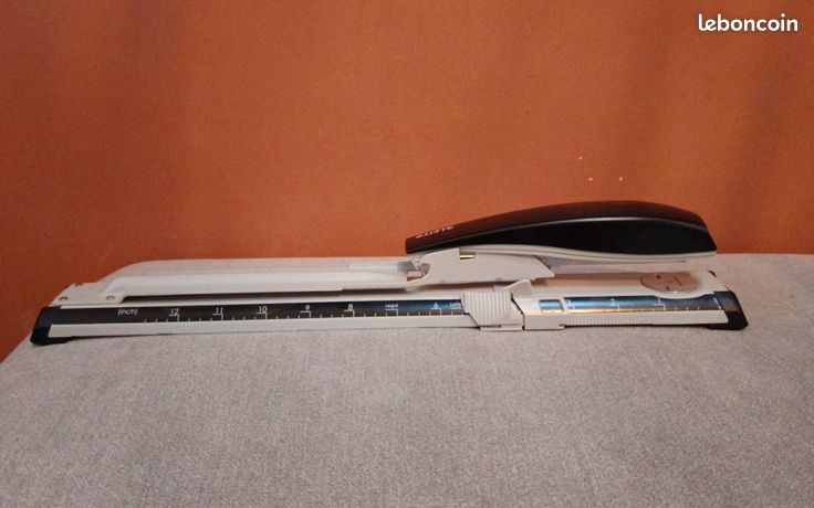 Agrafeuse long bras LEITZ