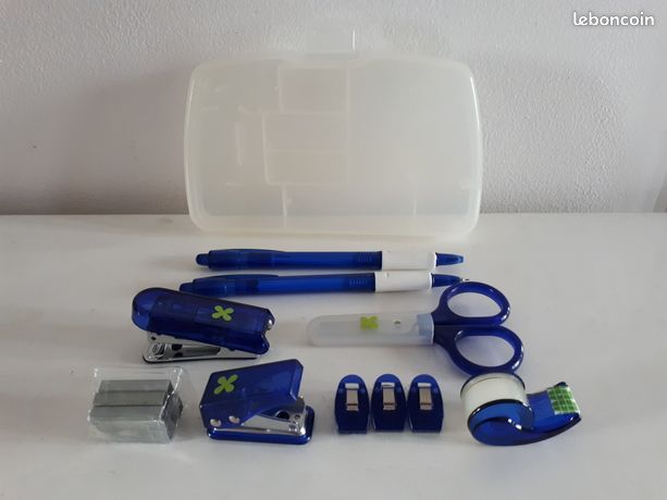 Agrafeuse + perforatice + ciseau + stylos + boîte