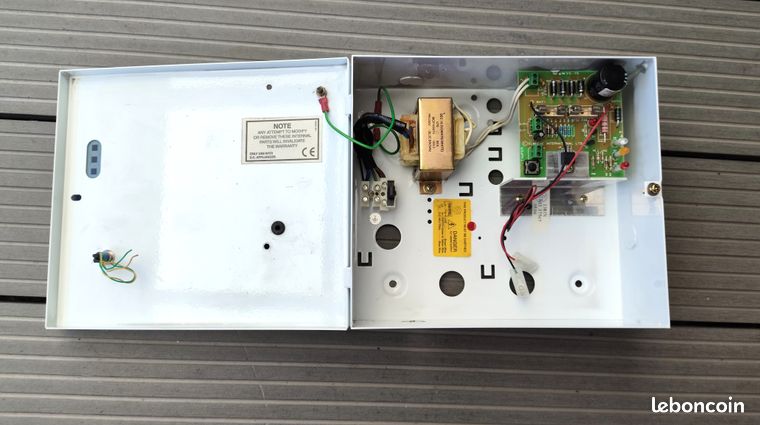 Alimentation 12 volts DC secouru