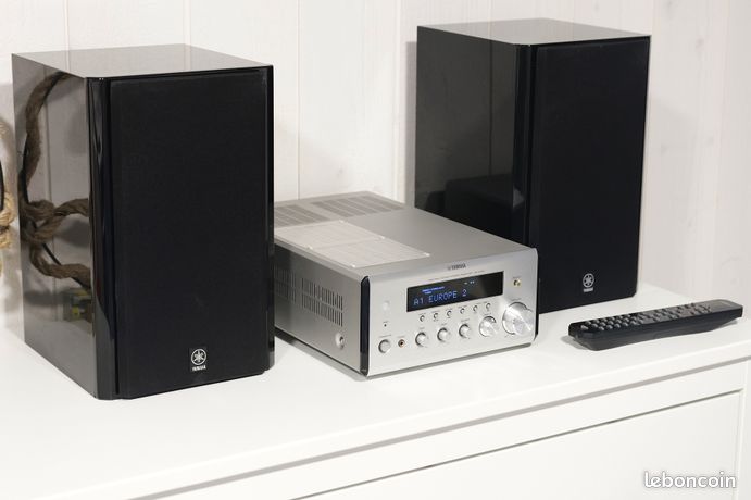 Ampli Tuner Hi-Fi Yamaha RX-E410 + Enceintes