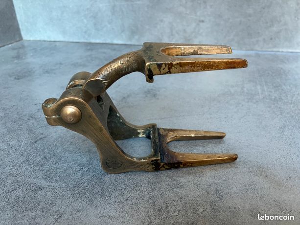 Ancien articulateur dentaire en bronze