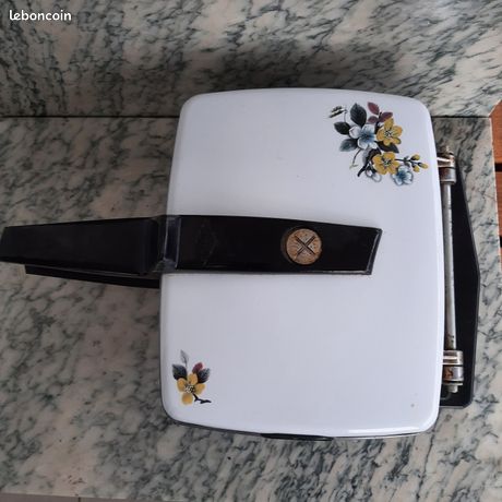 Ancien gaufrier Simpas Lyon émail blanc à fleurs années 60 testé