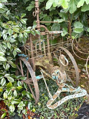 Ancien outil agricole en fer