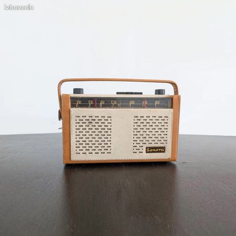 Ancien poste radio Sonora équipé en Bluetooth