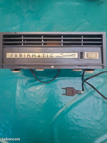 Régulateur de tension à formes d'onde corrigé SABIRMATIC