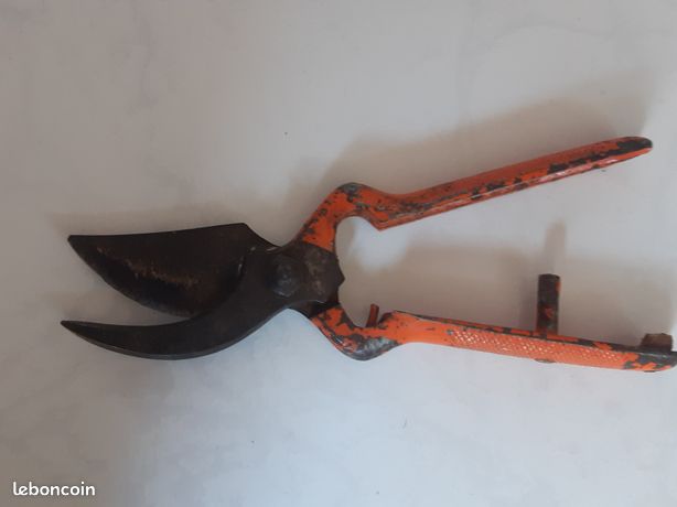 secateur de jardin en metal