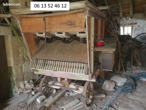 Ancienne batteuse Vendeuvre