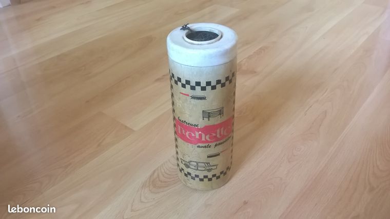 Ancienne lustreuse nénette pour l'entretien du véhicule