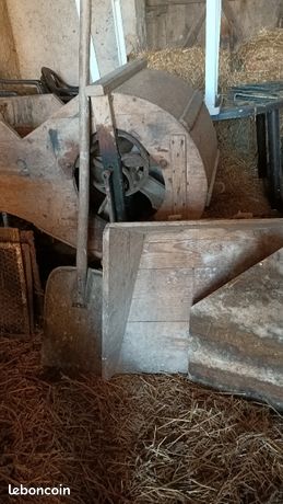 Ancienne machine à vanner le blé