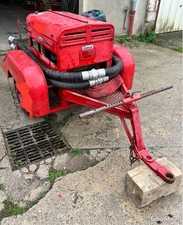 Ancienne moto-pompe pompier