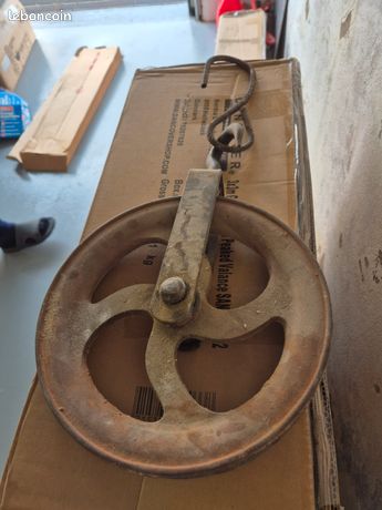 Ancienne poulie de levage