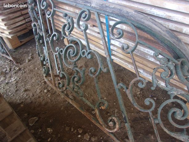 Ancienne rampe d'escalier en fonte