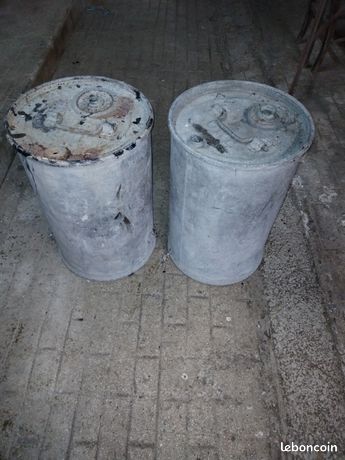 Anciens Bidons carburant
