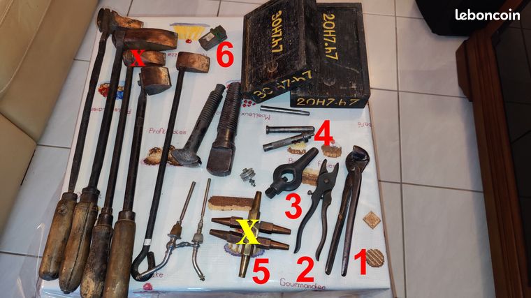 Anciens outils divers pour métier de la métallurgie