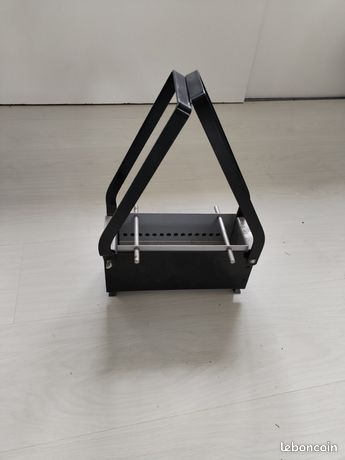 Appareil à briquettes en papier et carton mouillés