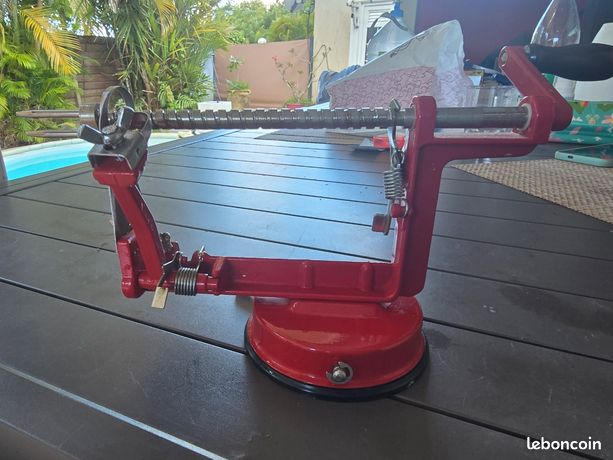 Appareil à éplucher les citriques