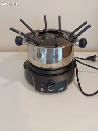 Appareil à Fondu Électrique QUIGG dans sa boite avec ses ustensiles