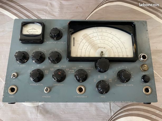 Appareil coffret service télévision E 740 appareil collector années 60