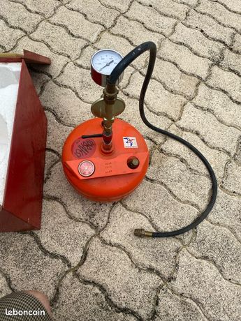 Appareil détecteur de fuite pour plombier