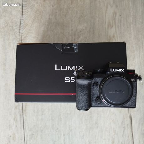 Appareil photo Hybrides plein format Panasonic Lumix S5 boitier nu