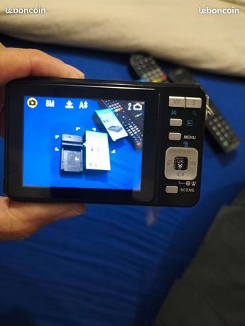 Appareil photo numérique Pentax optio e65 quelques microrayures sur l'écran. avec chargeur et batterie dorigine