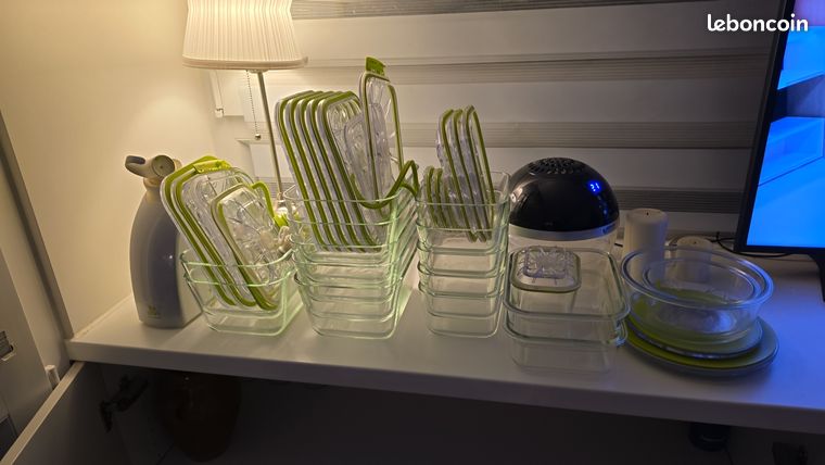 Appareil sous vide avec les boîte en verre