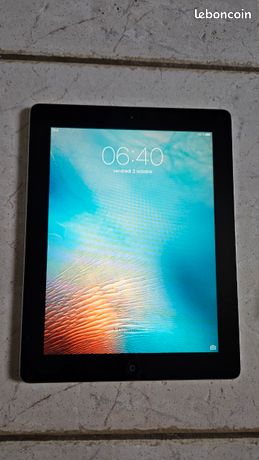 Apple I PAD 2 avec chargeur et housse