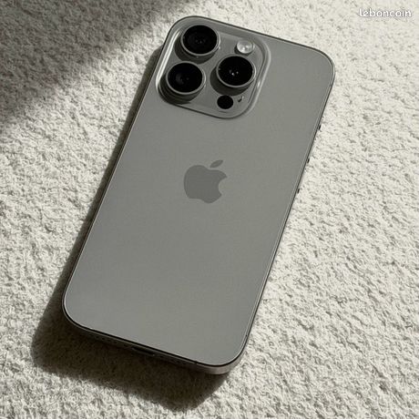 Apple iPhone 15 Pro 256 Go Titane + coque cuir Mujjo
