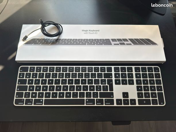 Apple Magic Keyboard avec Touch ID et pavé numérique pour les Mac avec puce Apple USBC Français Touches noires
