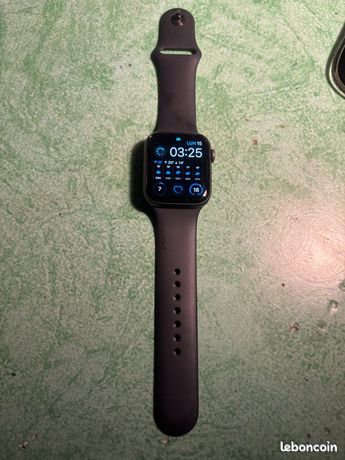 Apple Watch 4 Aluminium Gris sidéral 44 mm