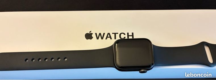 Apple Watch (GPS) - Boitier 40 mm aluminium gris avec bracelet sport noir