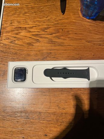 Apple Watch SE GPS Argent 40 mm