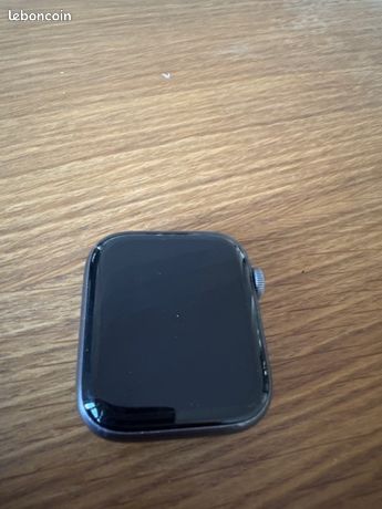Apple Watch series 4 noir 44mm