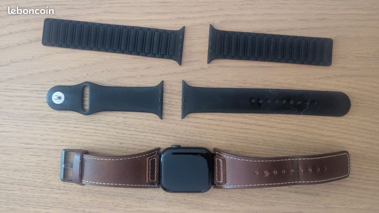 Apple Watch (Series 8) 2022 GPS 45 mm Aluminium Minuit Bracelet sport Noir