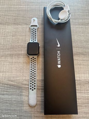 Apple Watch A2352 44mm serie Nike