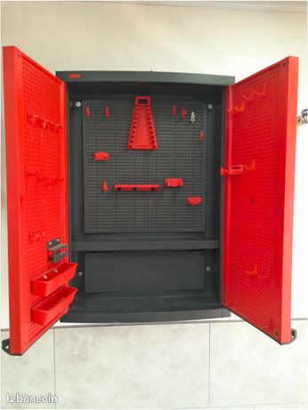 Armoire murale pour outils