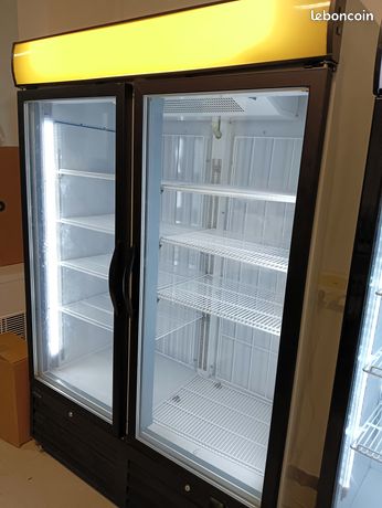Armoire réfrigérée vitrée professionnel 1200 litres avec bandeau lumineux Largeur 140cm