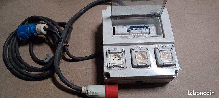 Armoire electrique 32 amperes triphasés chantier