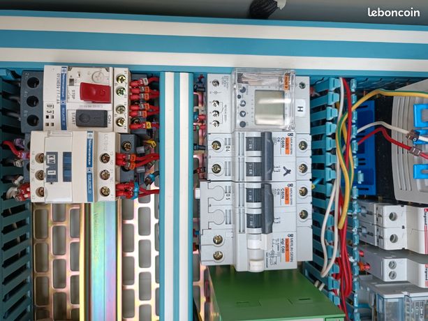 Armoire électrique étanche avec appareillage