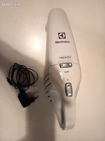 Aspirateur à main Electrolux Rapido