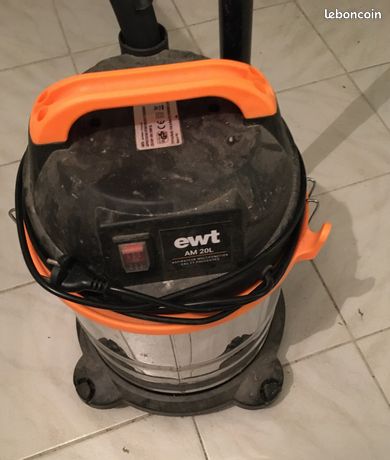 Aspirateur à poussière et eau