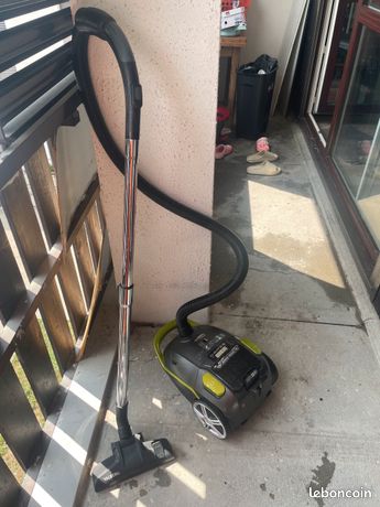 Aspirateur avec file