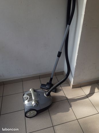 Aspirateur avec sac