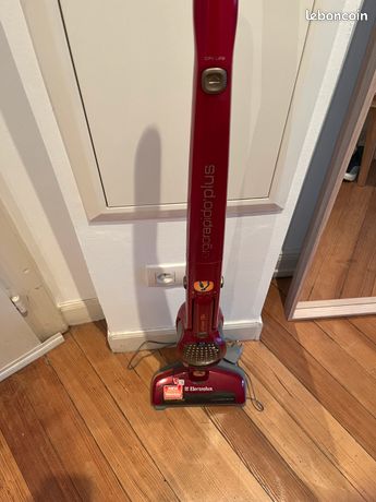 Aspirateur Balai 2 en 1 sans fil Electrolux ergorapido