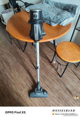 Aspirateur balai filaire