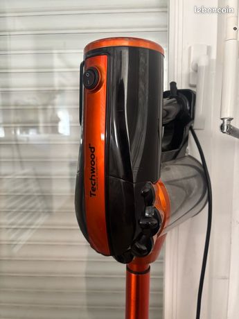 Aspirateur balai Techwood léger et puissant