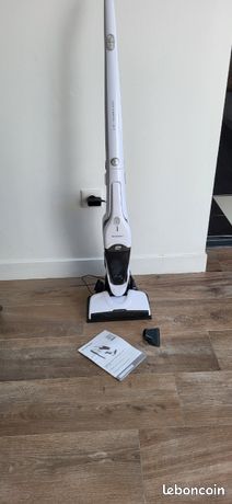 Aspirateur balai