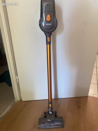 Aspirateur balais