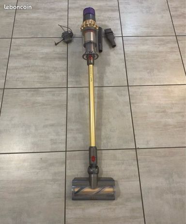aspirateur Dyson v11 Absolute Pro TBE propre et entretenu Valeur d'achat en fin 2023 699eu Filtre propre Bac propre Brosse torque motorisée Envoi rapide et soigné