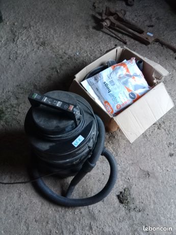 Aspirateur eau et poussière